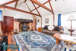 Barn - Sitting Room- click for photo gallery